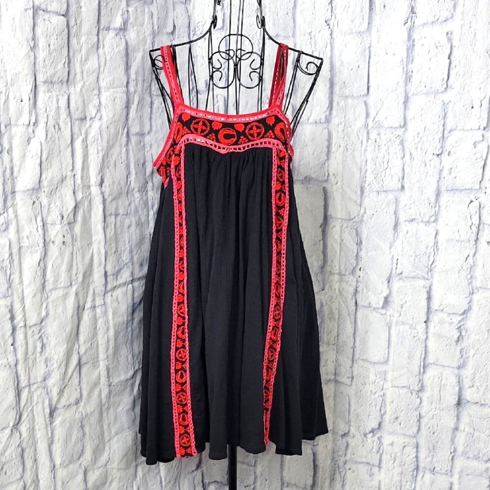 INLUV Elegant Black and Redβ Mini Dress